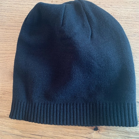 Michael Kors Monogram Reversible Beanie Black White Womens os NWT - Picture 6 of 7